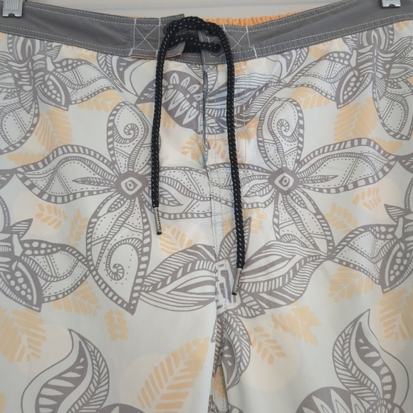 Tommy Bahama Board Shorts Mens Large Lined Cargo EUC Surfer Beach Cotton - Picture 3 of 10